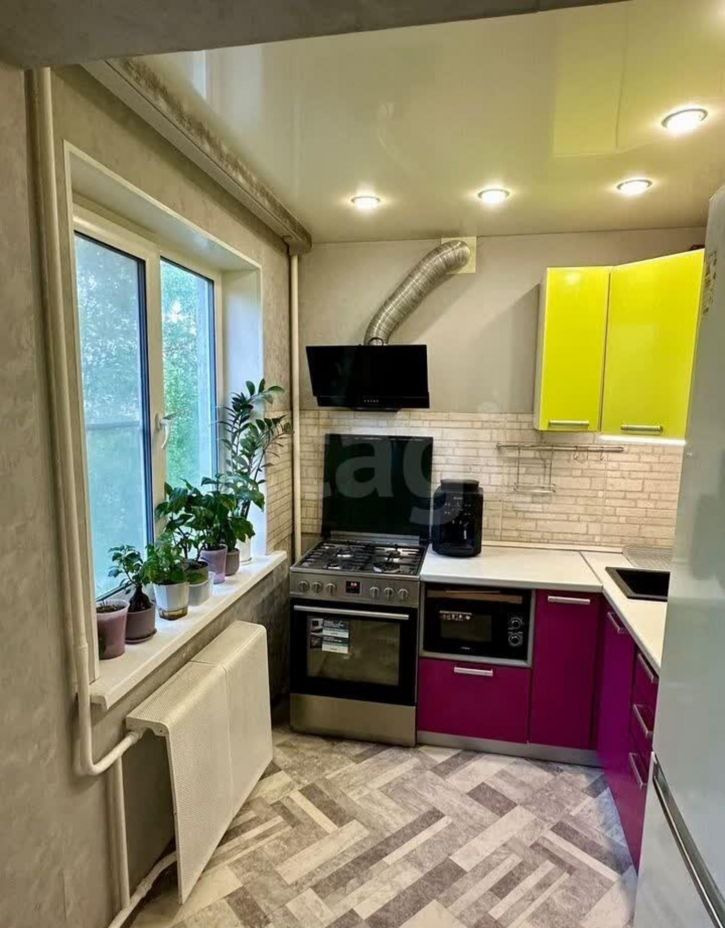 4-комн квартира улица Панкратова, 84