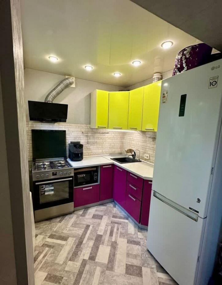 4-комн квартира улица Панкратова, 84