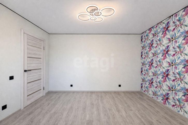 2-комн квартира улица Гагарина, 80ак2