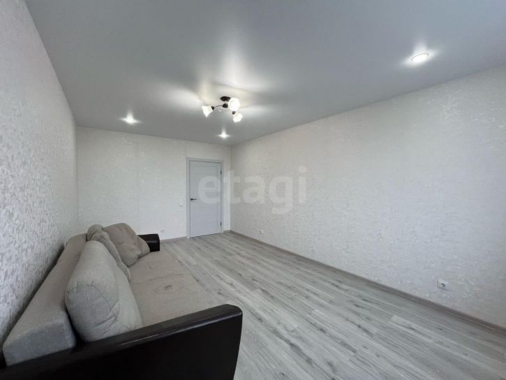 3-комн квартира улица Гагарина, 80ак3