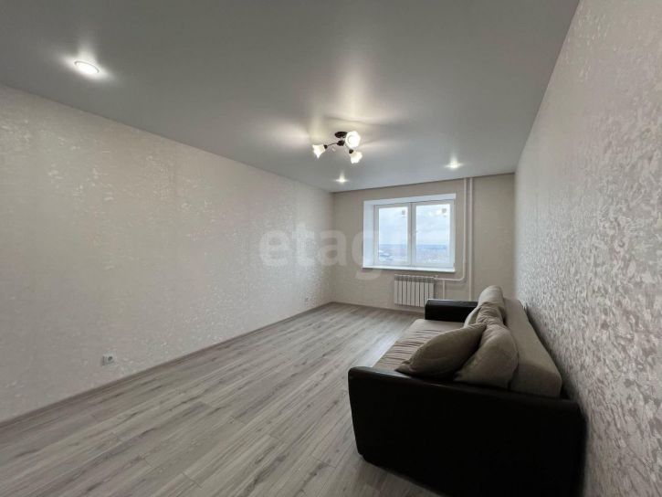 3-комн квартира улица Гагарина, 80ак3