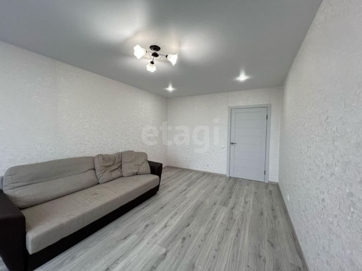 3-комн квартира улица Гагарина, 80ак3