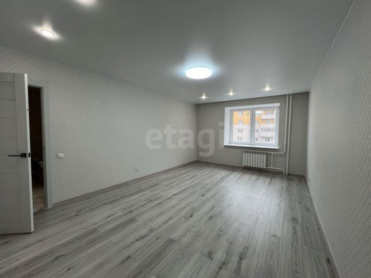 3-комн квартира улица Гагарина, 80ак3