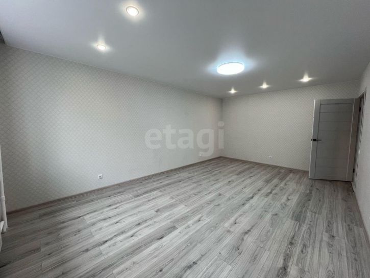 3-комн квартира улица Гагарина, 80ак3