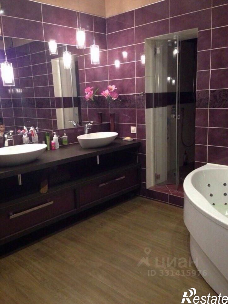 4-комн квартира ул Леденцова, 5а,  д. 5а