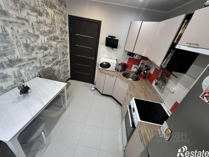 3-комн квартира ул Возрождения, 82,  д. 82