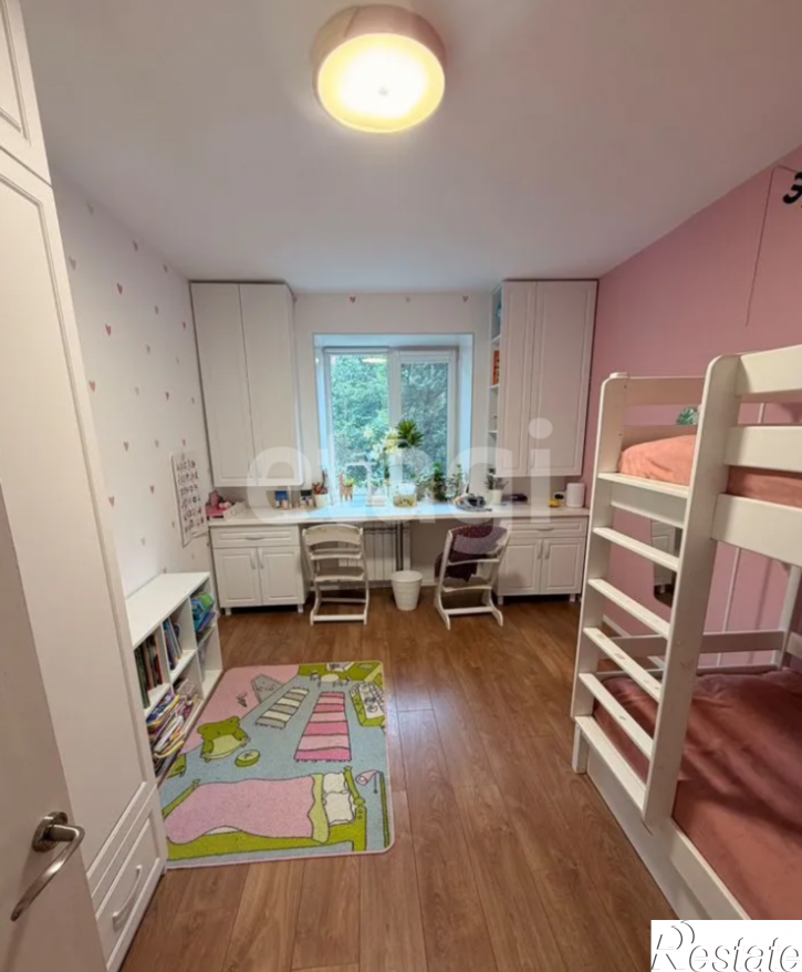 3-комн квартира улица Казакова, 2