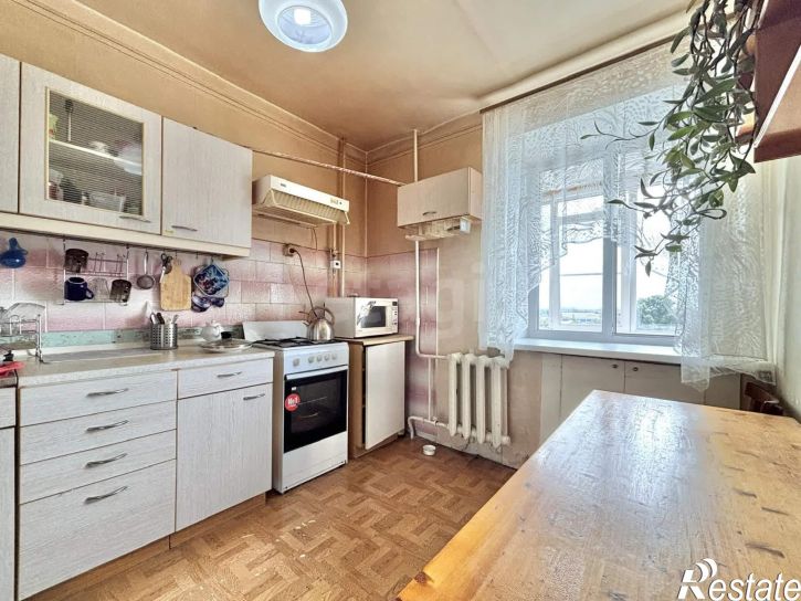4-комн квартира улица Луначарского, 12