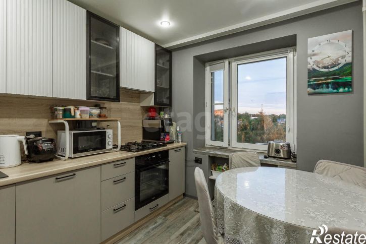 4-комн квартира улица Дзержинского, 15