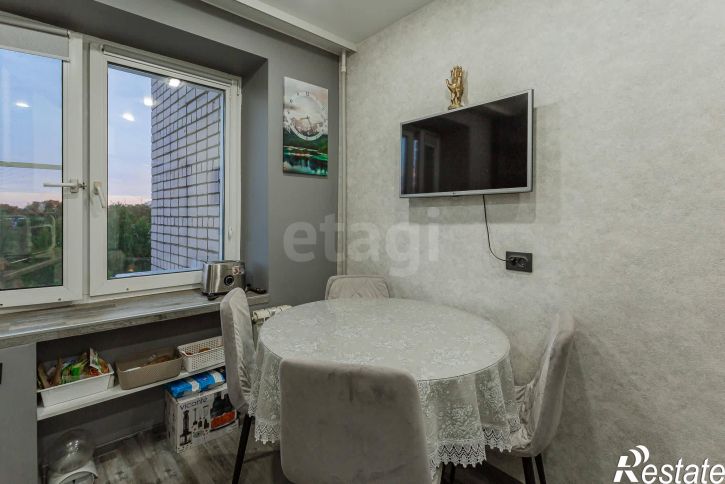 4-комн квартира улица Дзержинского, 15