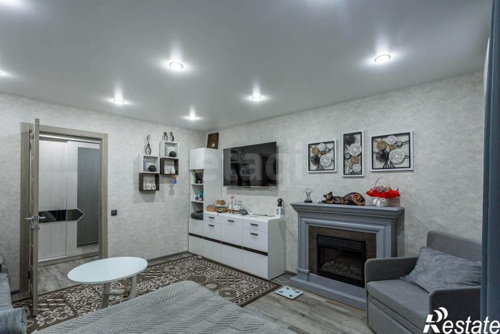 4-комн квартира улица Дзержинского, 15