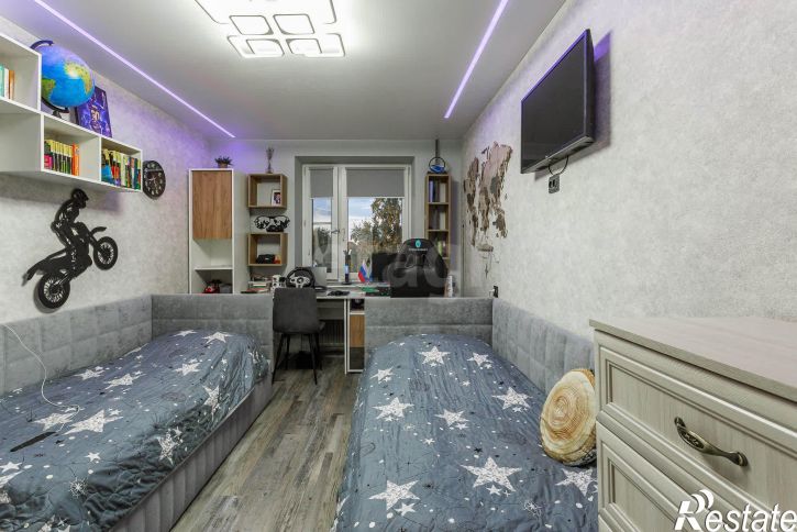 4-комн квартира улица Дзержинского, 15