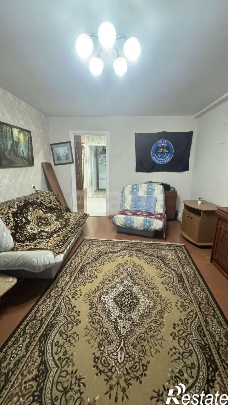3-комн квартира улица Хлюстова, 16