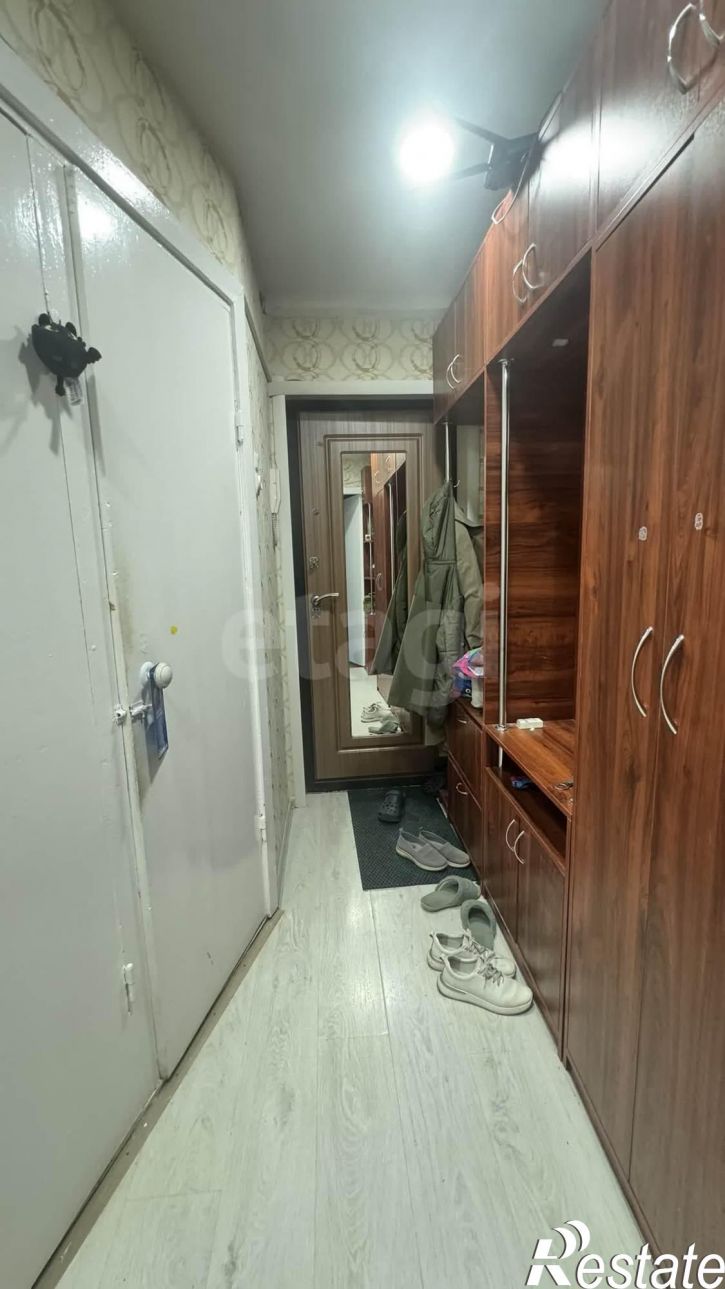 3-комн квартира улица Хлюстова, 16