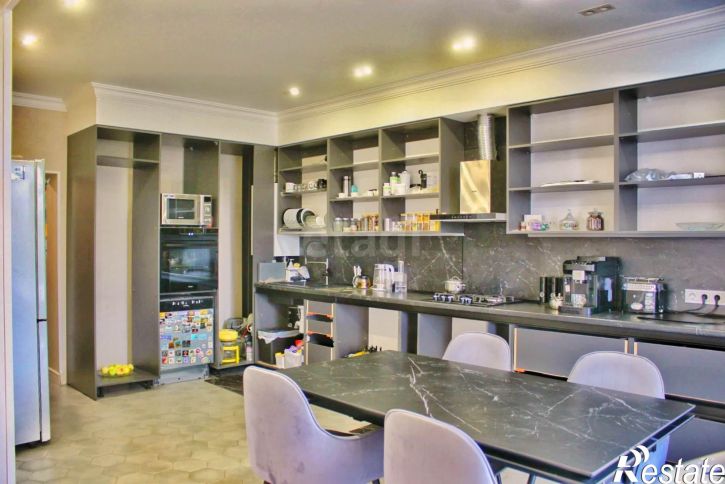 4-комн квартира набережная 6-й Армии, 65