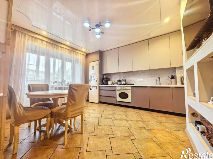 3-комн квартира улица Кирова, 57