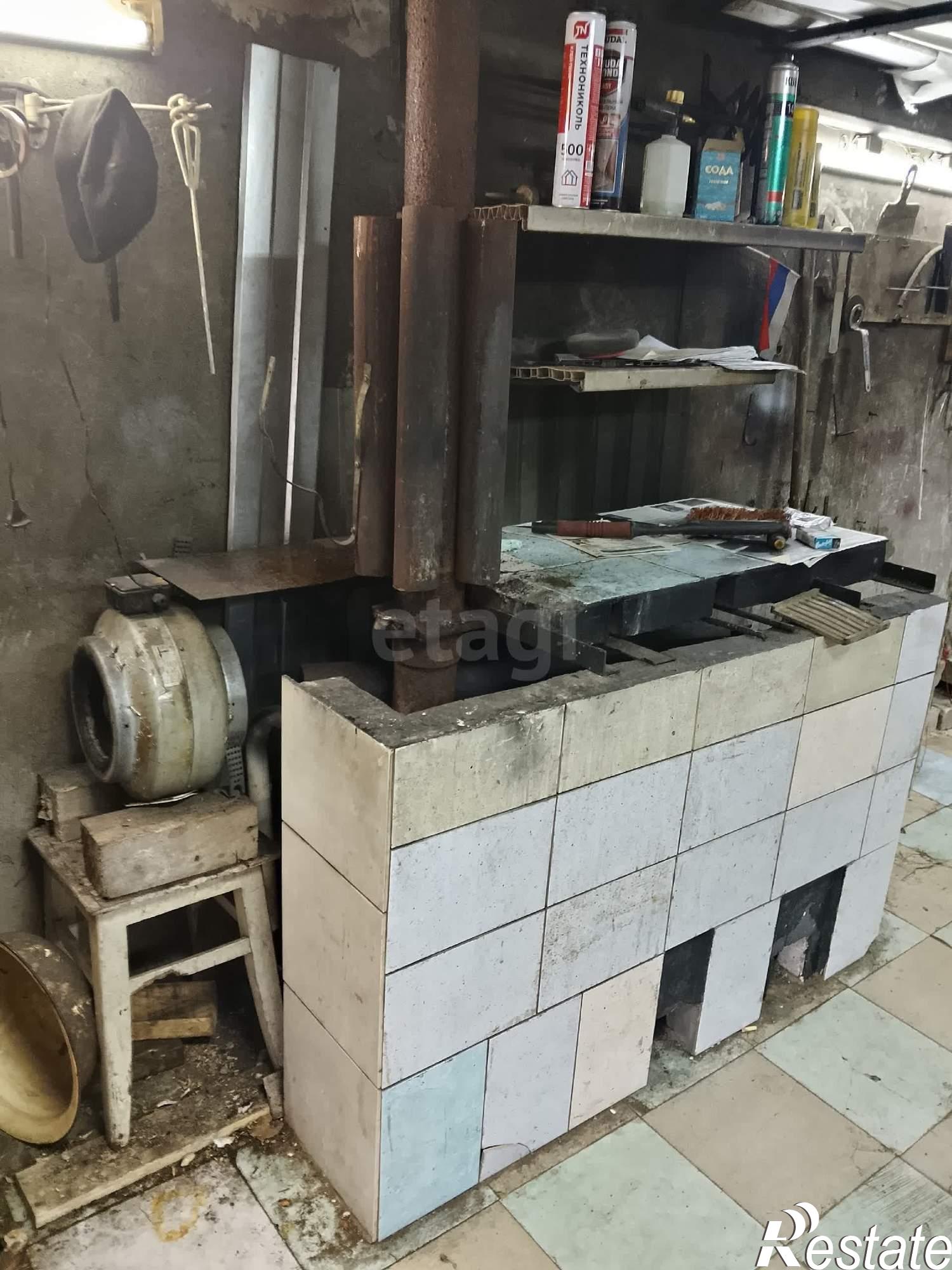 Купить гараж, место в паркинге за 1 600 000 рублей на улица Чехова, 2а