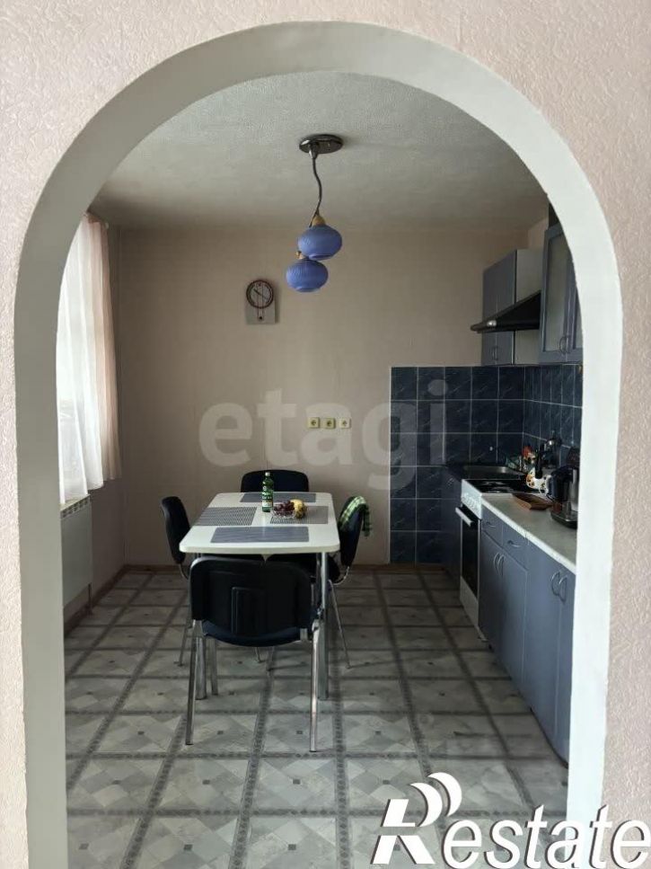 3-комн квартира улица Петина, 4