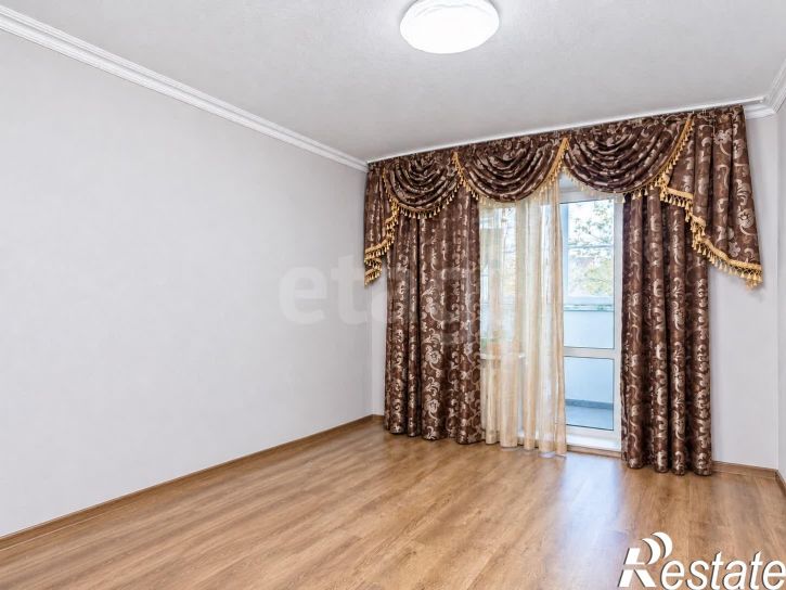 4-комн квартира улица Южакова, 78