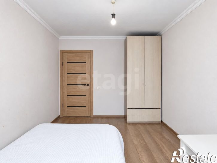 4-комн квартира улица Южакова, 78