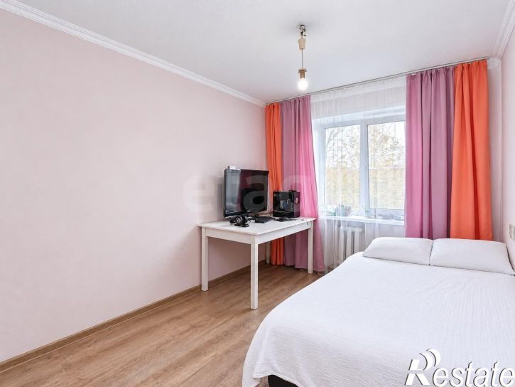 4-комн квартира улица Южакова, 78