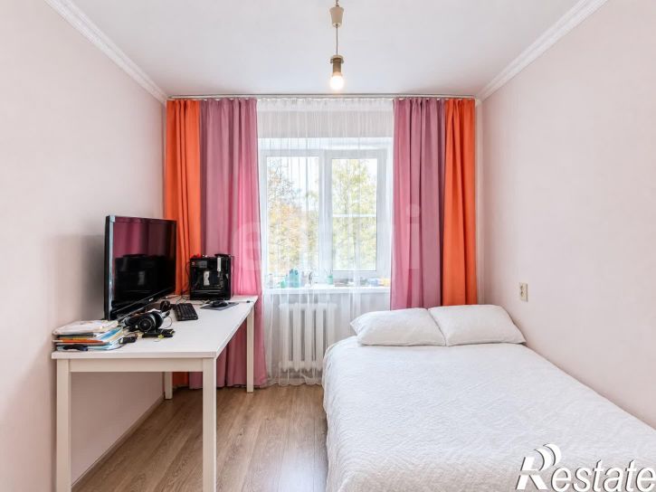 4-комн квартира улица Южакова, 78