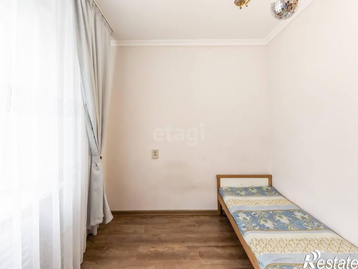 4-комн квартира улица Южакова, 78
